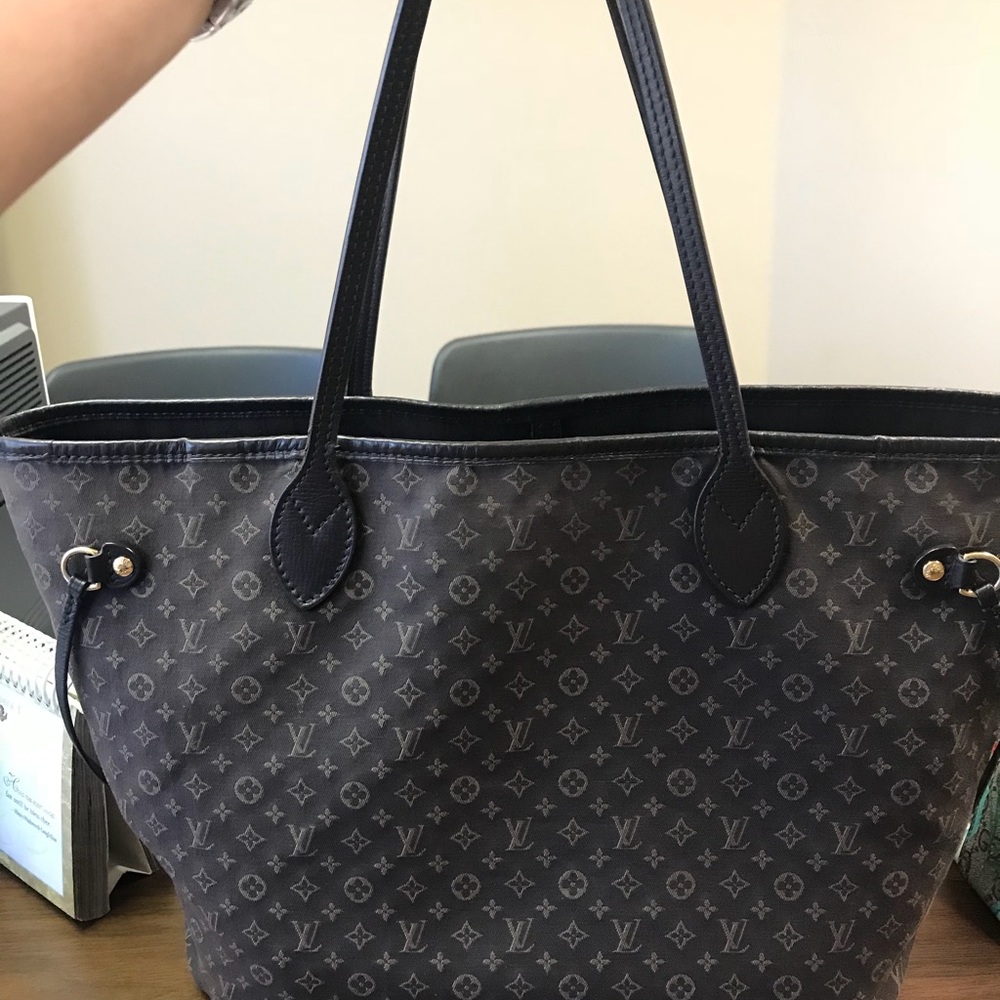 SOLD!!AUTHENTIC Louis Vuitton Neverfull Idylle MM
